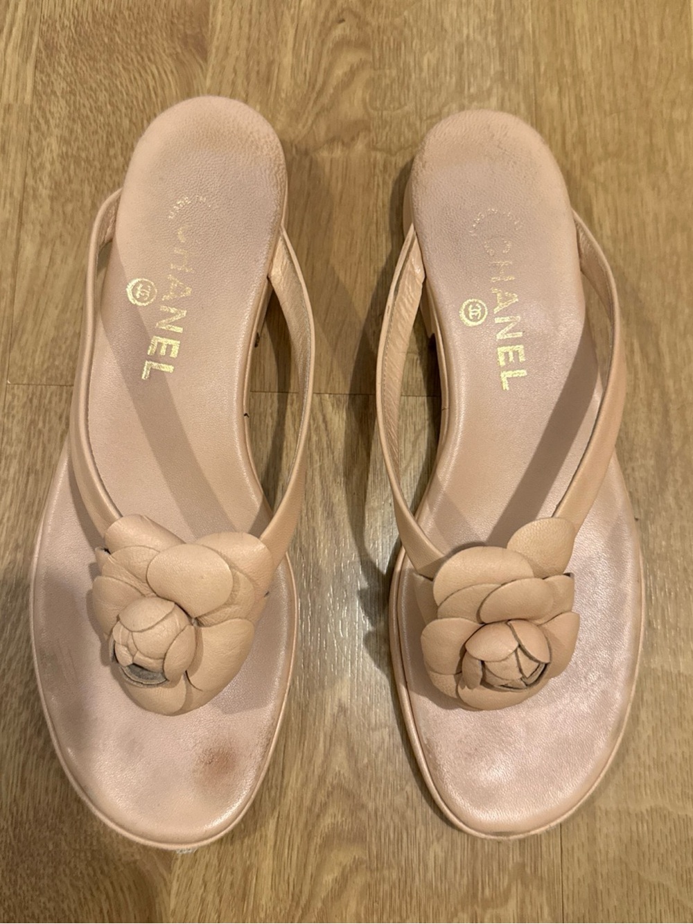 CHANEL Beige Camellia Leather Thong Sandals